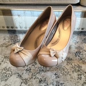 NWOT Nude pumps